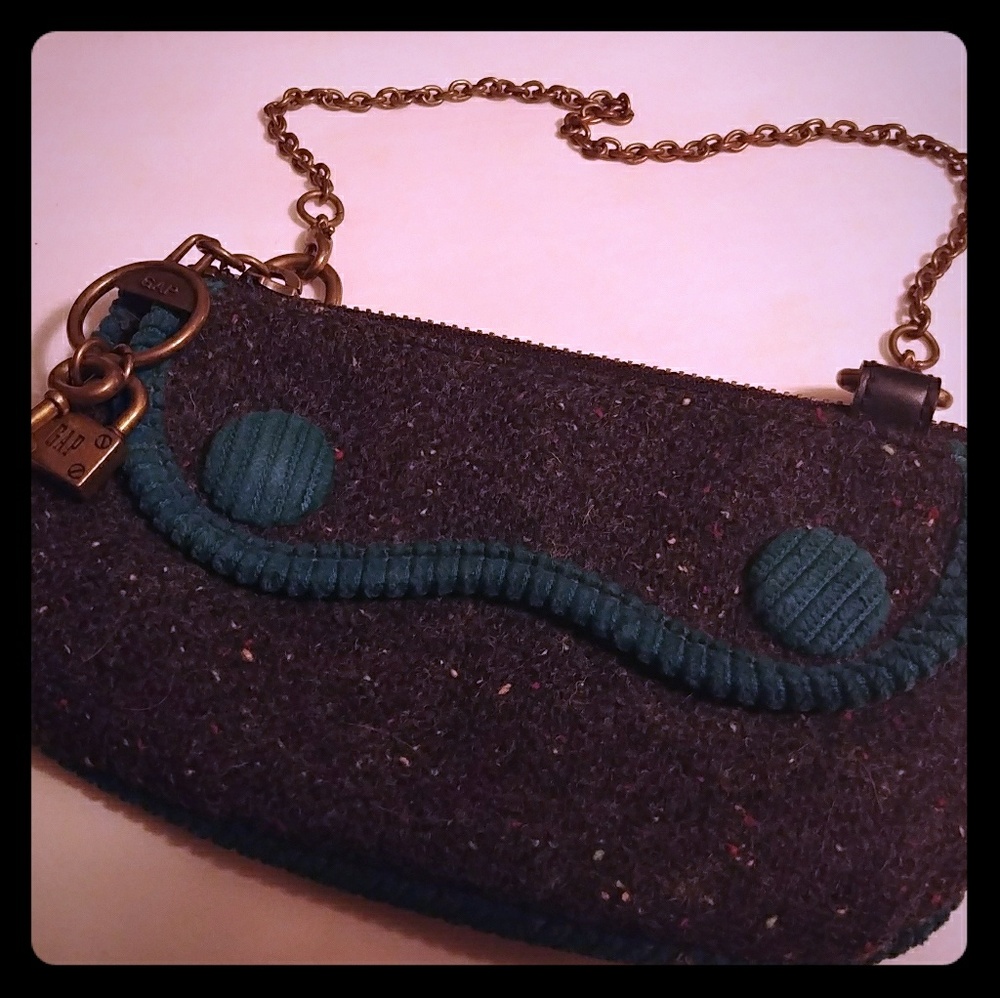 Gap baguette/large wristlet